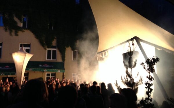 Mount Kimbie pribarstė į plaukus smėlio (renginio apžvalga)