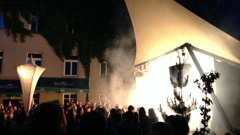 Mount Kimbie pribarstė į plaukus smėlio (renginio apžvalga)