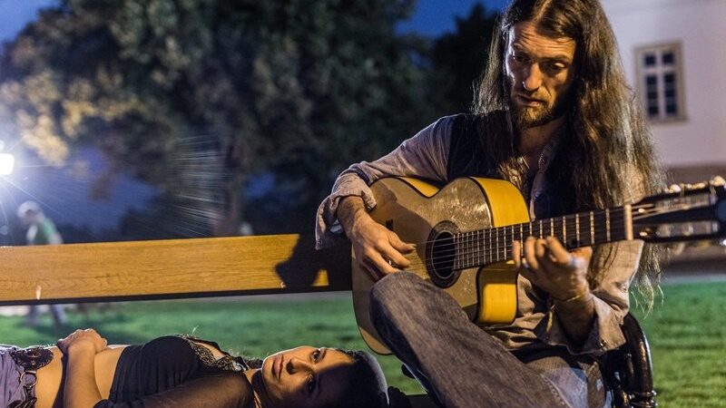 20 metų kelionėse po pasaulį Estą Tonne lydi dvasinis mokytojas – gitara (interviu)