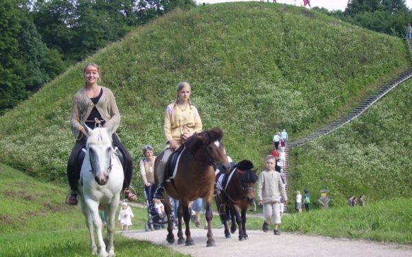 Praeitį paliesti kviečia Kernavė