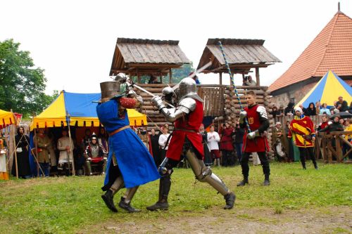 Trakų Pusiasalio pilyje – viduramžių buities ir kovų inscenizacijos