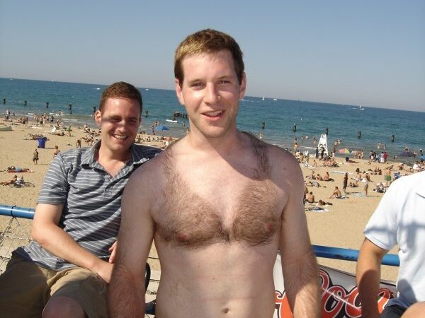 Plaukuotų krūtinių mados: nuo liemenėlės iki supermeno (foto)