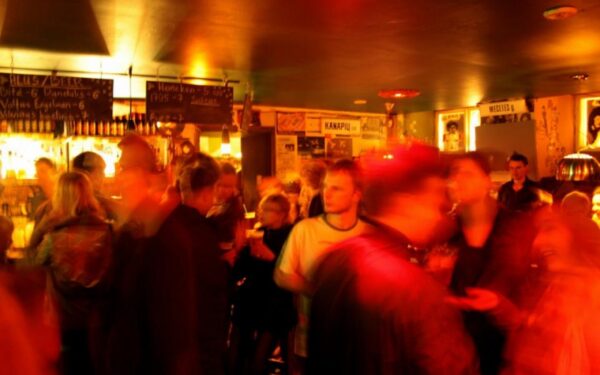 8 metus sėkmingai veikiančiam sostinės barui „Play“ – alkoholio licencijos apribojimai (komentaras)