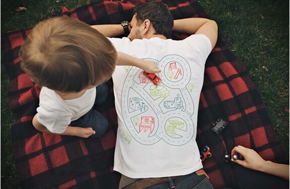 Daiktų pusryčiai. Dviguba nauda: vaikui – žaidimas, tečiui – masažas (foto)