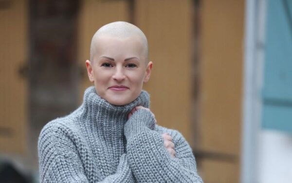 Reikšminga žinia sergančioms moterims: nepamirškite… pasidažyti!