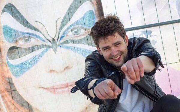 Kaip Pojavis „Euroviziją“ ėmė: žymių žmonių „perliukai“ užpildė socialinį tinklalapį