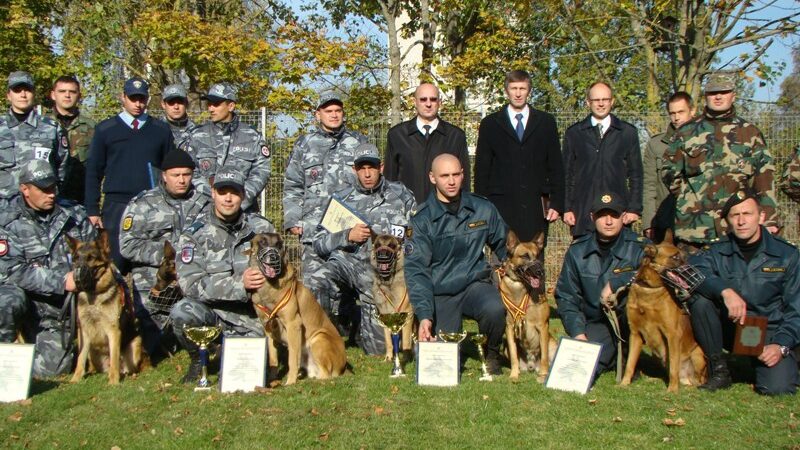 Policijos kinologai varžybose išsiaiškino geriausius