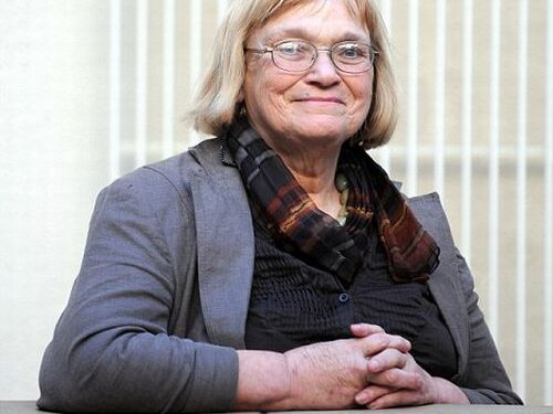 70 – metė politiko žmona pasidarė tatuiruotę