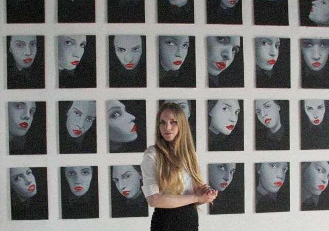 Be beretės, gilių kūrybinių kančių ir kiaurų kišenių: pokalbis su tapytoja K. Ališauskaite (foto)