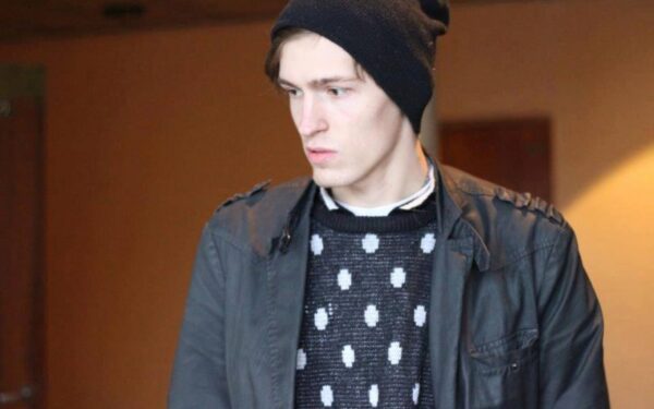 Apie teatrą, karą ir gyvenimą tik kartą– su jaunu režisieriumi P. Makausku (interviu)