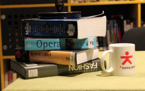 Ketvirtadienis „Menų spaustuvėje“: aršios kartų diskusijos prie puodelio arbatos