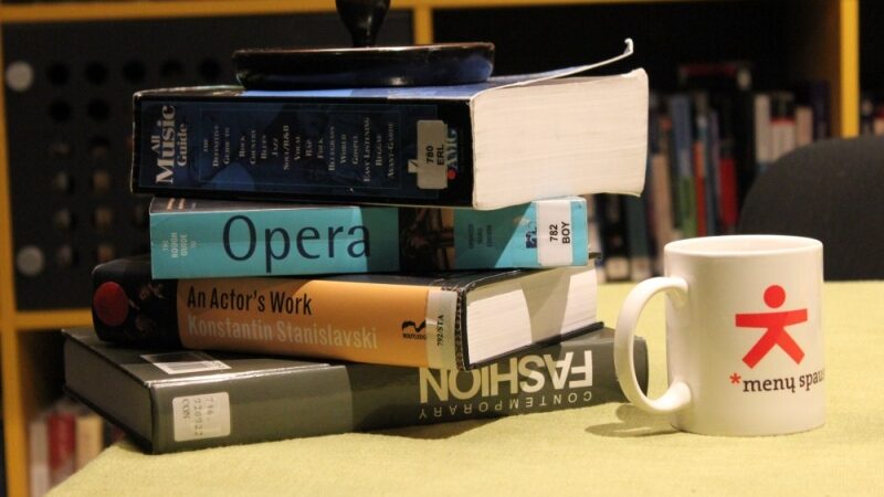 Ketvirtadienis „Menų spaustuvėje“: aršios kartų diskusijos prie puodelio arbatos