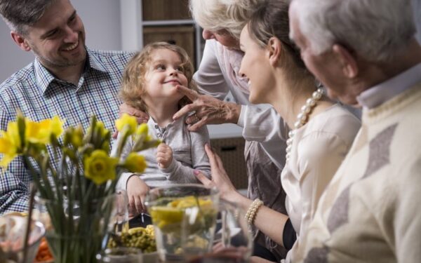 Psichoterapeutas: „Valgant prie šventinio stalo – juokauti pageidaujama“