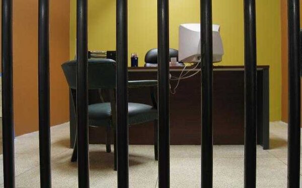 Kas geriau – sėdėti kalėjime ar dirbti? (juokai)