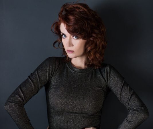 Erica Jennings vėl jungia jėgas su hito „Lovely Day“ prodiuseriu