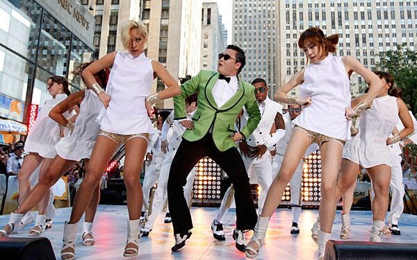 Muzikos industrijos fenomenas PSY – jau ir „YouTube“ viršūnėje (Video)
