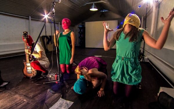 Išankstiniame „Nepatogaus kino“ seanse skambės pankiška malda ir baltarusių rokas