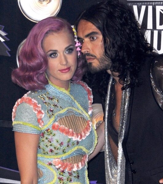 Skiriasi britų komikas Russel Brandas ir Katy Perry