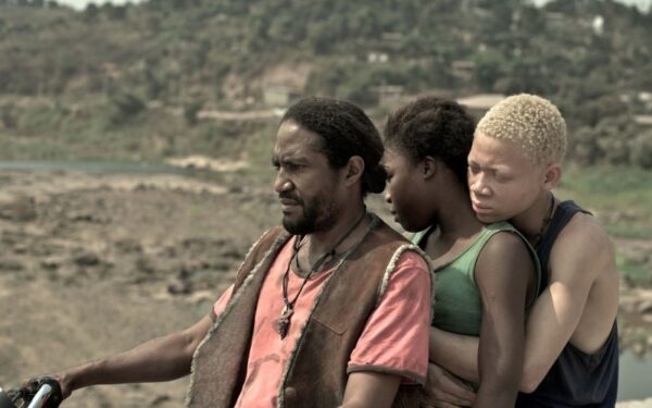 Kino pusryčiuose – karo ragana arba žmogaus atsparumas negandoms (video)