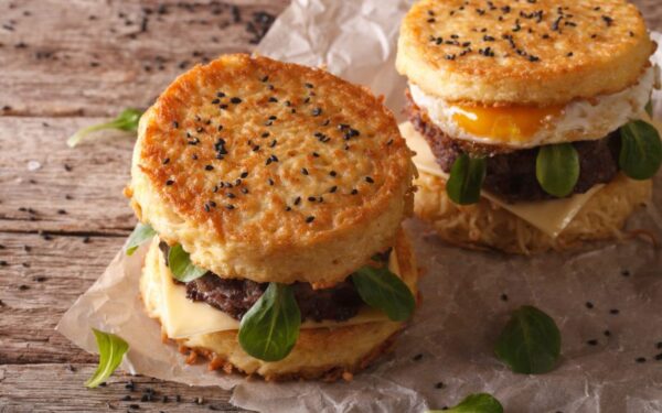 „Ramen burgeriai“ – pamėgti mėsainiai be bandelės (+receptas)