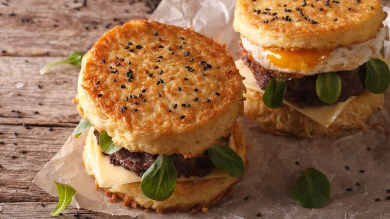 „Ramen burgeriai“ – pamėgti mėsainiai be bandelės (+receptas)