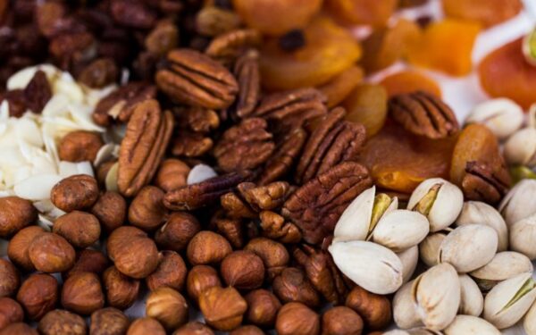 Natūralus sveikatos šaltinis – 4 naudingiausios riešutų savybės