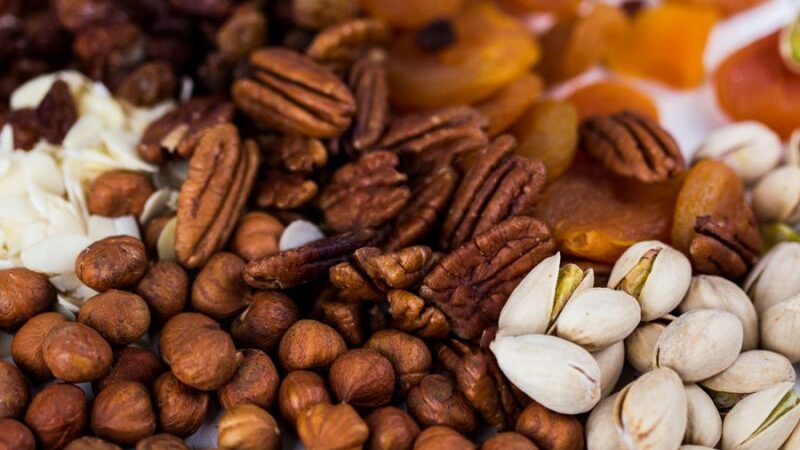 Natūralus sveikatos šaltinis – 4 naudingiausios riešutų savybės