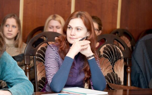 Jauna mokytoja Rima Kasperionytė: „Lietuvių kalba ir literatūra – dėkingiausias dalykas norint pažinti mokinį“