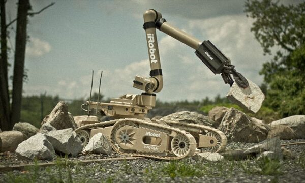 Nelaimės ištiktoje Japonijoje pagalbos ranką tiesia robotai