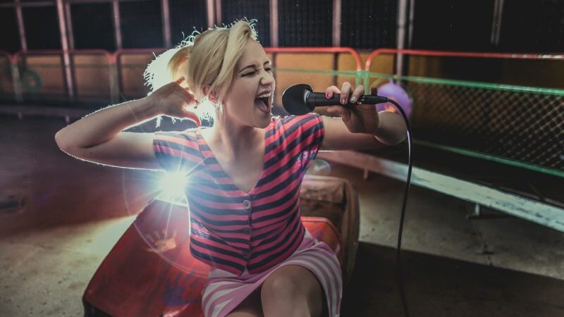 Muziką tik balsu ir „lūperiu“ kurianti Rūta Žibaitytė pristato naują dainą