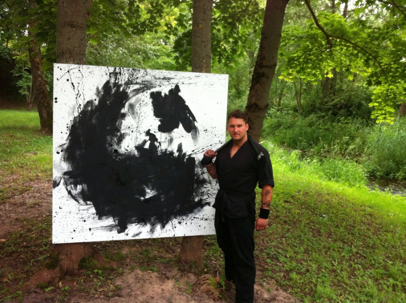 Talentingas menininkas iš Kupiškio tapybą derina su kovos menais (video)