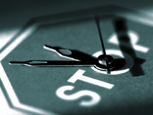 Laikas visatoje lėtėja, pakol visiškai sustos?