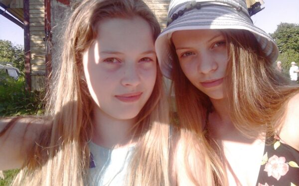 Seserų pasikeitimo akcija su MOSAIC.  Viktorija ir Aliona