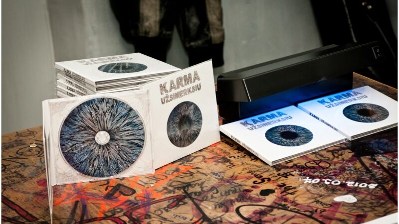 Debiutinį albumą pristačiusi grupė „Karma“: kompaktinis diskas nėra atgyvenusi laikmena (foto)