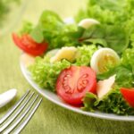 5 pavasarinių salotų paslaptys