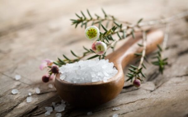 Valomoji druskos kaukė plaukams