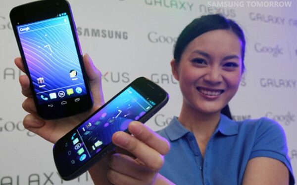 „Google“ pristatė telefoną „Galaxy Nexus“