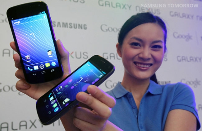 „Google“ pristatė telefoną „Galaxy Nexus“