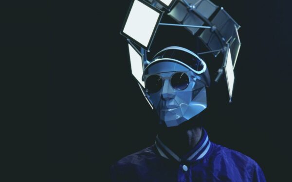 „Studio 9“ trečio gimtadienio proga grįžta „Bičiuliai“ ir „Satin Jackets“