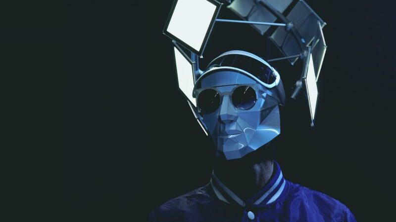 „Studio 9“ trečio gimtadienio proga grįžta „Bičiuliai“ ir „Satin Jackets“