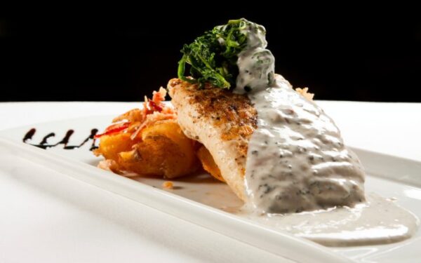 Vištiena su špinatų padažu