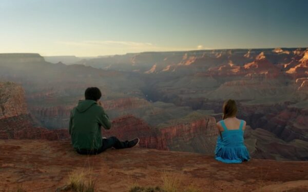 Filmas jaunimui „Tūkstančiai mylių iki tavęs“ parodys ne tik pirmosios meilės, bet ir kasdienių stebuklų grožį