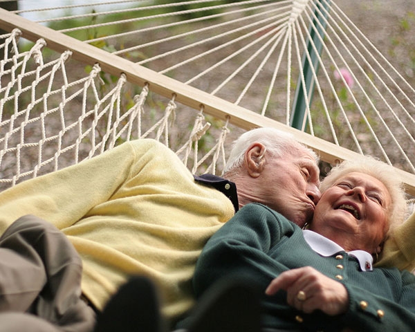 Įsimylėję senjorai arba visą gyvenimą trunkanti meilė (foto)