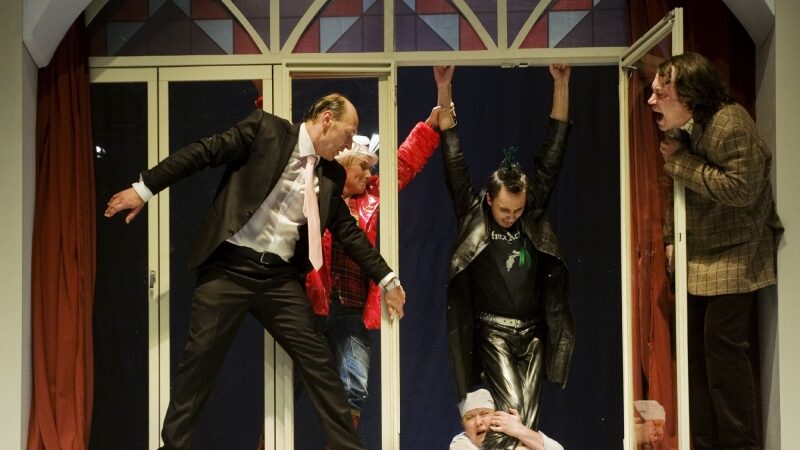 „Šeimyninis įvykis“ arba melodramiškų situacijų komedija