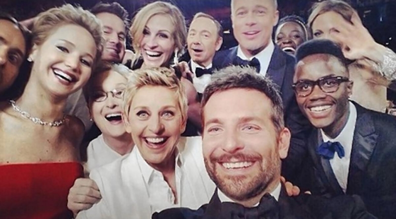 „Selfie“ era baigiasi: pasaulį užkariauja „wefie“