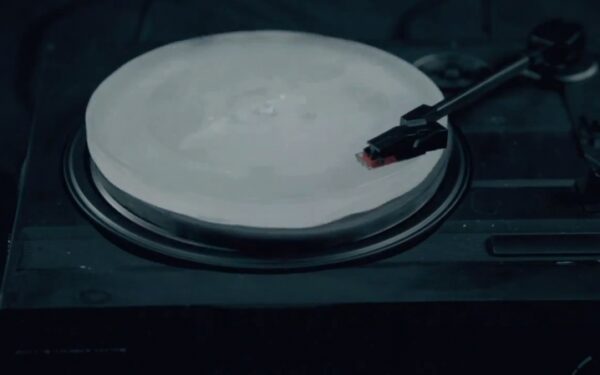 Video pusryčiai. Paklausykime, kaip skamba ledas (video)