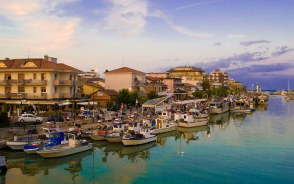 Riminis: itališkų atostogų klasika virtę paplūdimiai, „Ferrari“ variklių griausmas ir unikalūs patiekalai