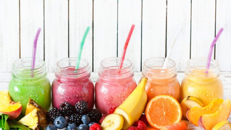 10 priežasčių kodėl turėtume gerti vaisių kokteilius?