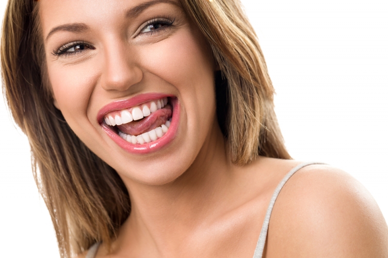 3 mitai apie burnos priežiūrą ir spindinčią šypseną
