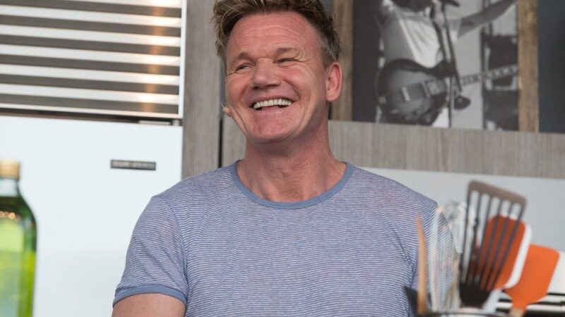 Vienas geriausių pasaulio virėjų Gordon Ramsey moko kaip iškepti tobulą kepsnį (video)